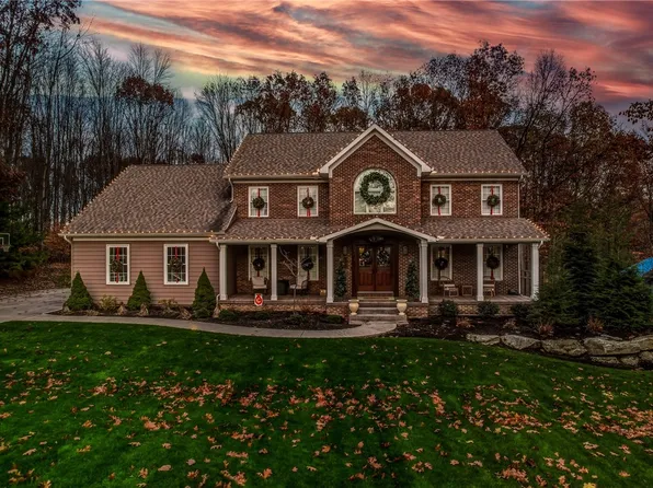 2489 Maria Ln, Hermitage, PA 16148