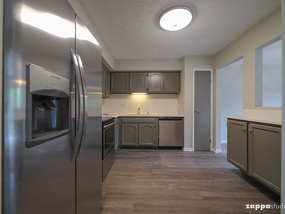 5th image of 224 Pamela Dr