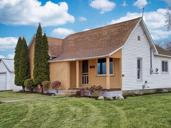 22207 Hickory St, Woodburn, IN 46797