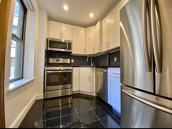 2nd image of 22 W 77th St #222