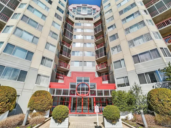 10 Stewart Place #3FE, White Plains, NY 10603