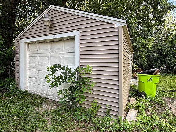 5th image of 2143 N Maryland Ave