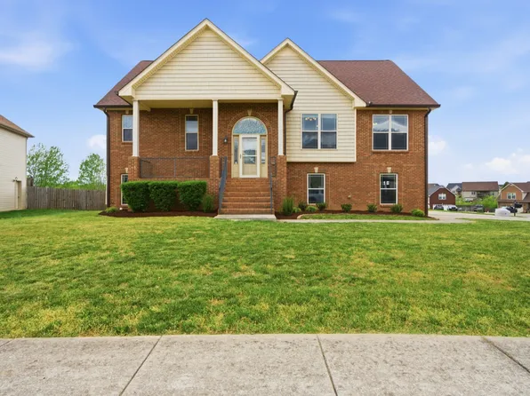 1700 Winterhaven Ct, Clarksville, TN 37042