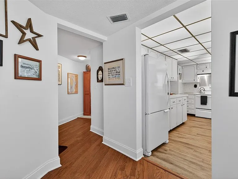 1200 N Shore Dr NE #201 — Photo 34