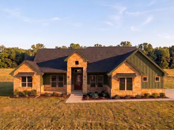 120 Pioneer, La Vernia, TX 78121