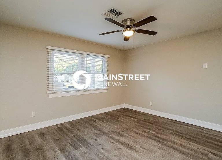 2447 Whitman St — Photo 11