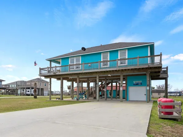 965 Gulf Shores Dr, Crystal Beach, TX 77650