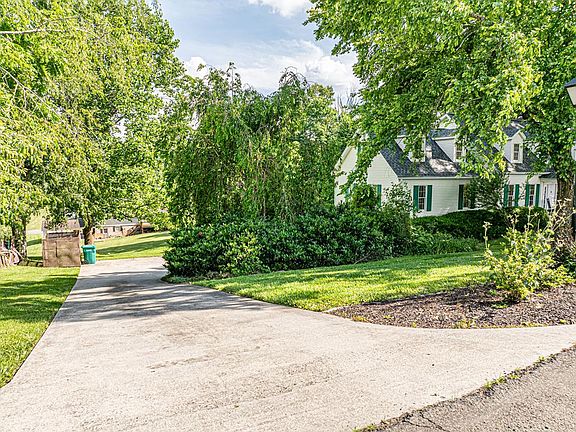 2nd image of 20010 Oakwood Dr
