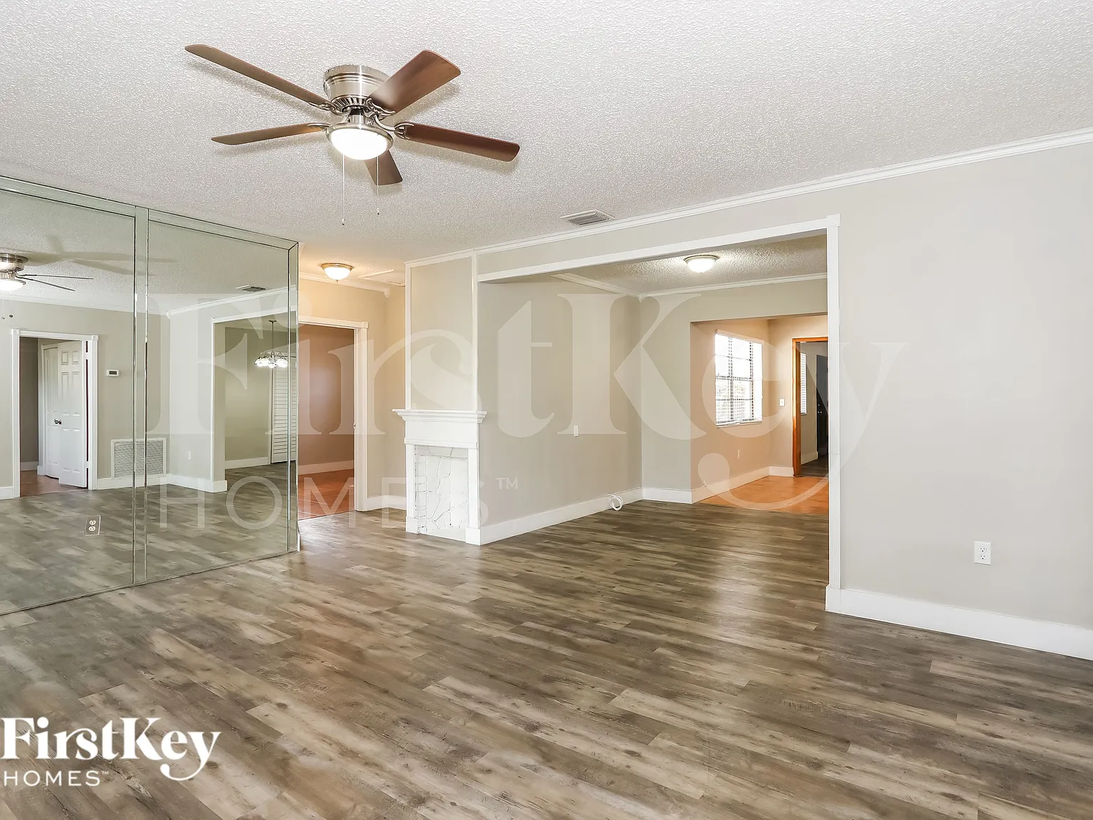 3 bed, 2.0 bath, 1885 sqft, $3,495 — Photo 3