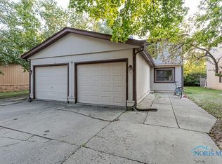 1021 Valley Side Dr, Maumee, OH 43537