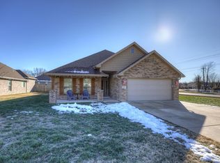 1806 Kent Dr, Webb City, MO 64870