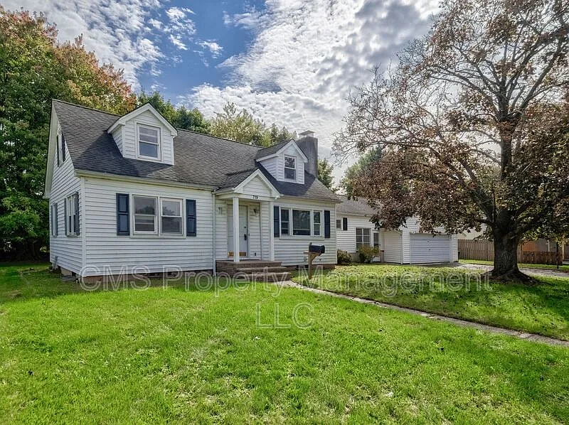 4 bed, 1.0 bath, 1674 sqft, $3,100 — Photo 2