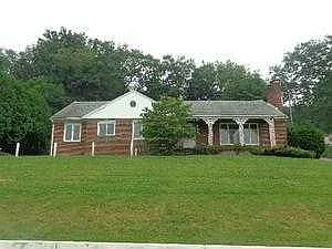 400 W Walnut St photo 1