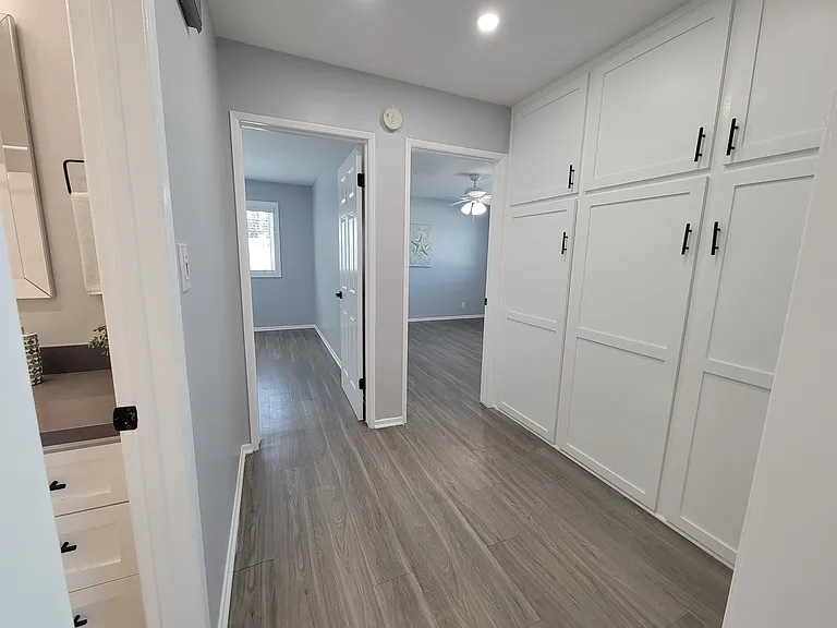 Marquis Apartments — Photo 40