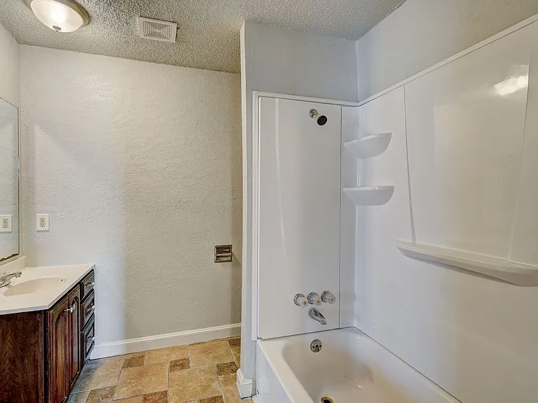 824 SE 14th St — Photo 11