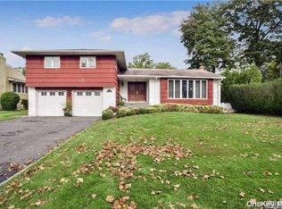 20 Ridge Rd, Albertson, NY 11507