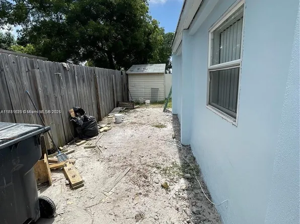 2435 Plunkett St, Hollywood, FL 33020