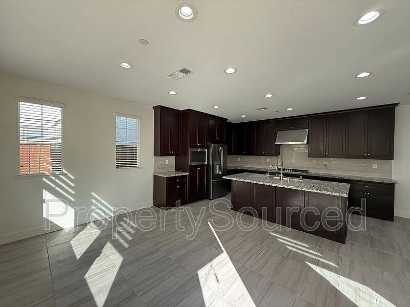 3 bed, 2.5 bath, 1777 sqft, $2,950 — Photo 3