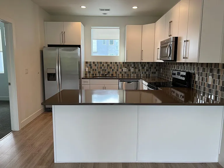 1008 W Rooftop Dr — Photo 3