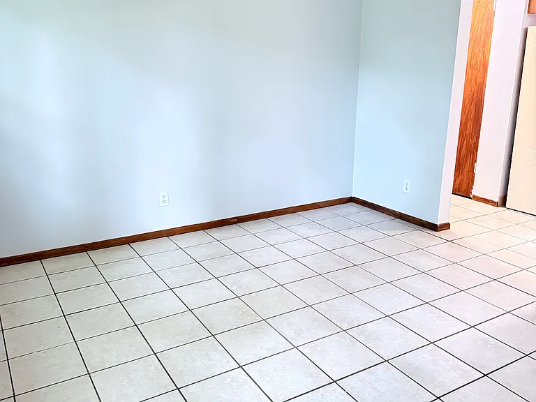 1634 Merrill Ave — Photo 2