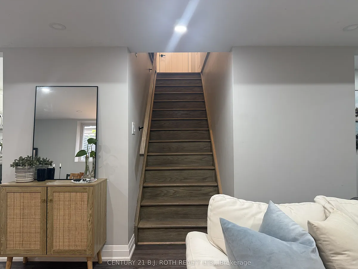 Building Photo - 56 Hickling Trl #UPPER
