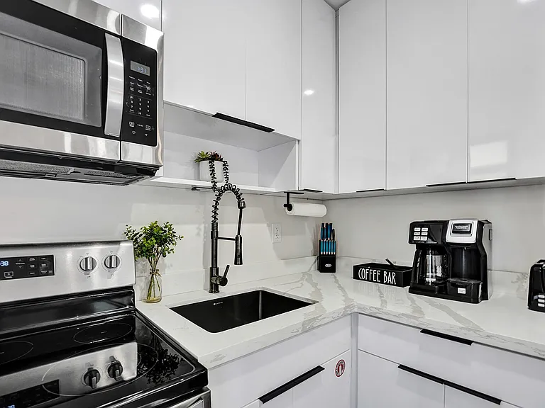 1405 N Andrews Ave #2 — Photo 5