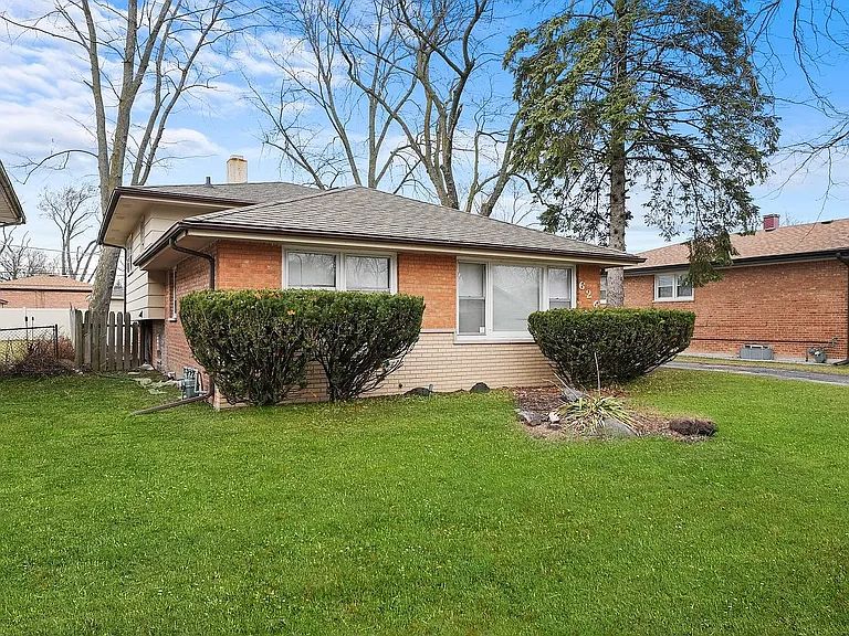 626 E 156th Pl — Photo 3