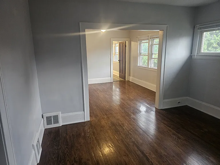 3518 Schiller Ave #UPSTAIRS — Photo 12
