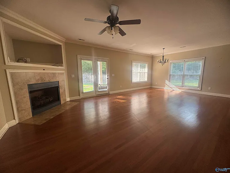 210 Treetop Dr NE — Photo 4