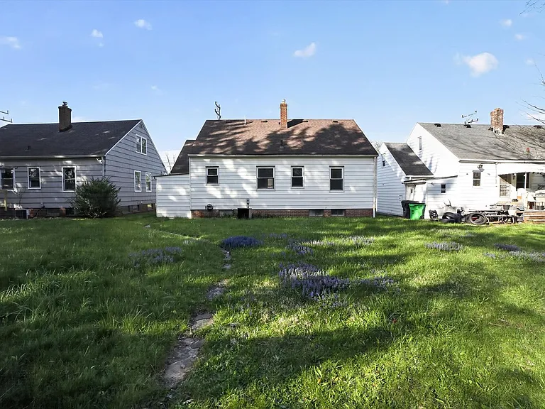 303 S Green Rd — Photo 31