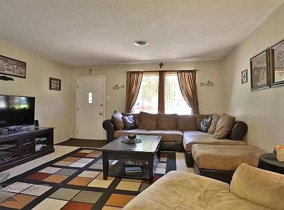 3rd image of 2901 Ross Ave