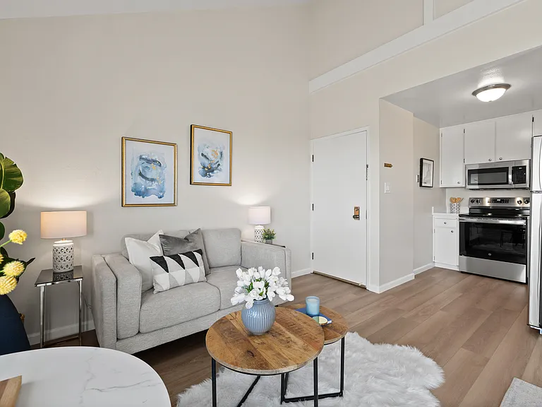 Peninsula View Apartments — Photo 5