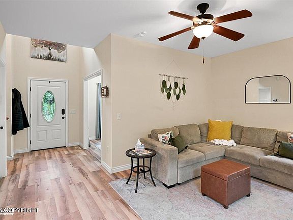 4th image of 5850 E Summit Cir