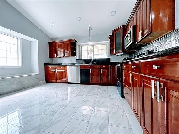 4th image of 2108 Bradford Pl