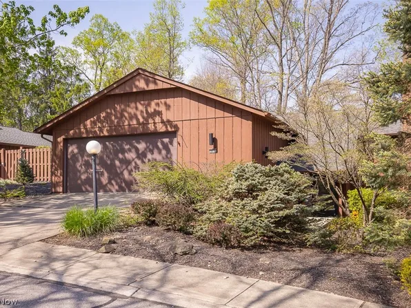 18175 Trailside Pl, Strongsville, OH 44136