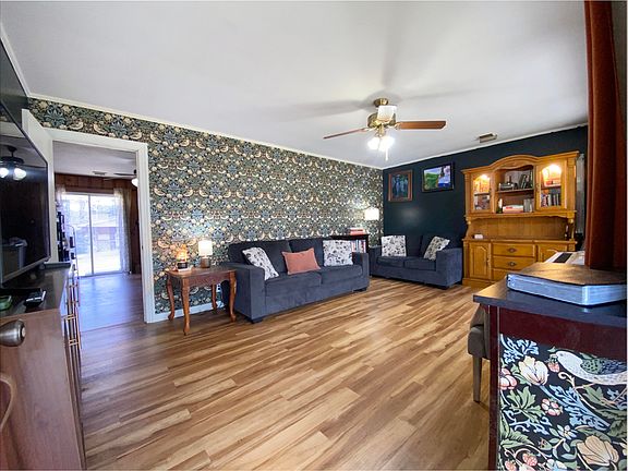 3rd image of 806 Main St