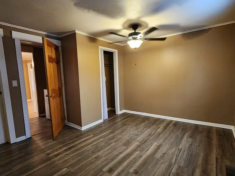 2109 Harding Ave — Photo 4