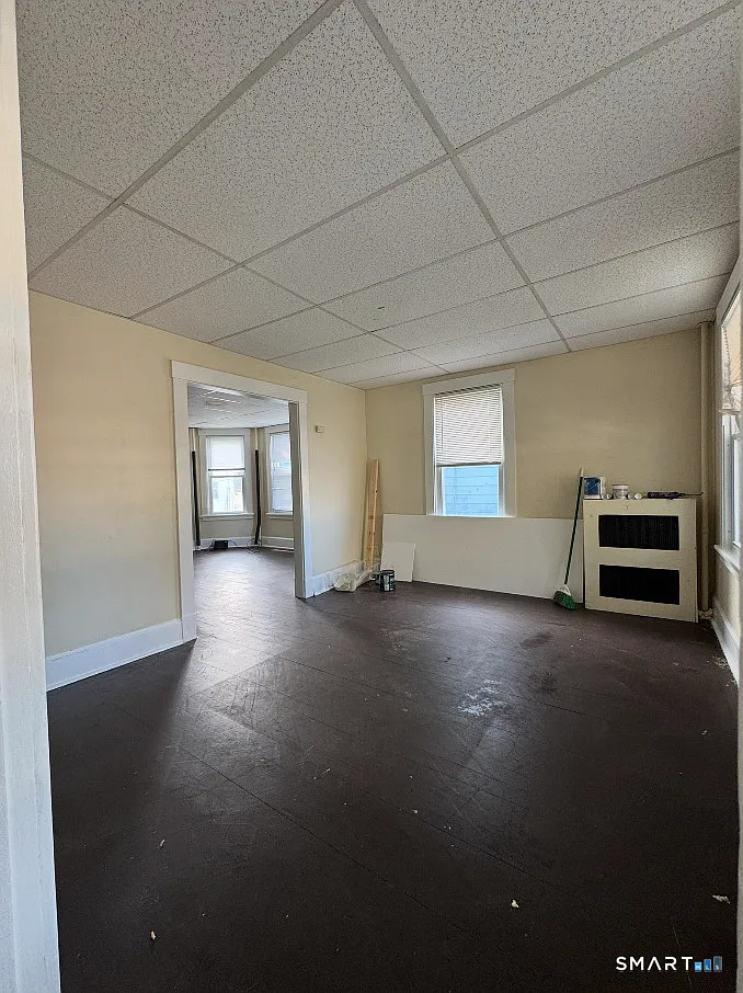 3 bed, 1.0 bath, 1223 sqft, $2,000 — Photo 4