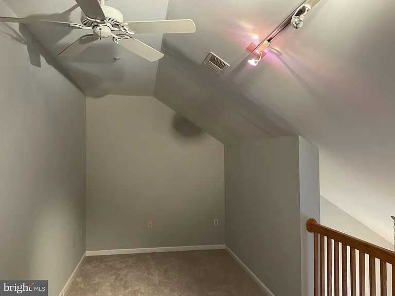 9808 Lake Pointe Ct #301 — Photo 32
