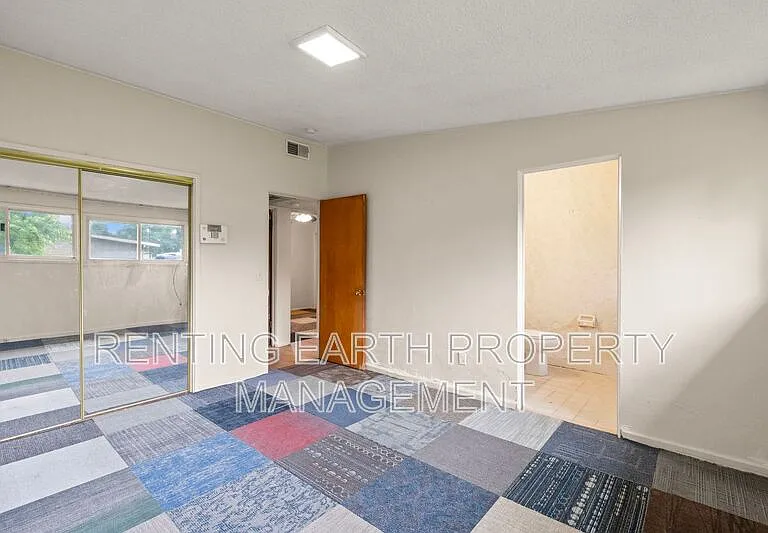 6452 Evergreen Blvd — Photo 14