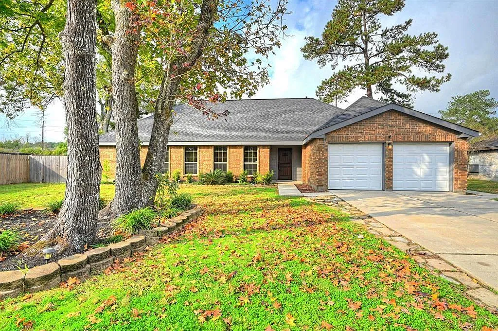 4 bed, 2.0 bath, 2328 sqft, $2,250 — Photo 1
