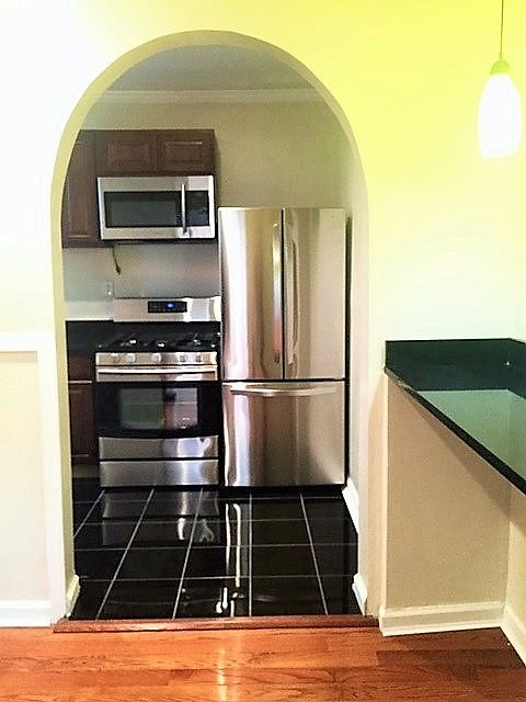 1st image of 3088 Steinway St