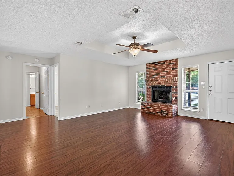 3225 Hollycreek — Photo 3