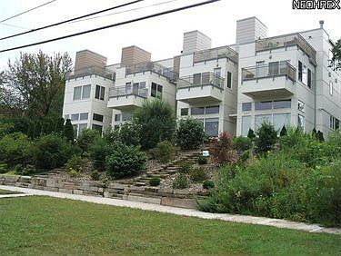 1st image of 2098 Thurman St