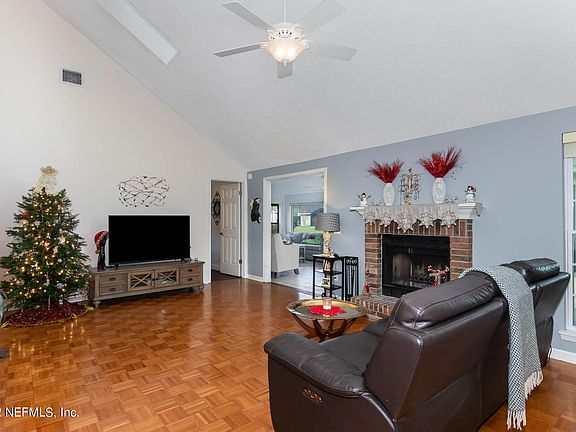 5th image of 2141 AZTEC Drive W