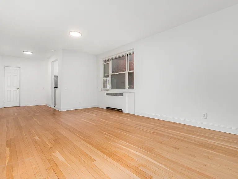 360 W 55th St #4C — Photo 1