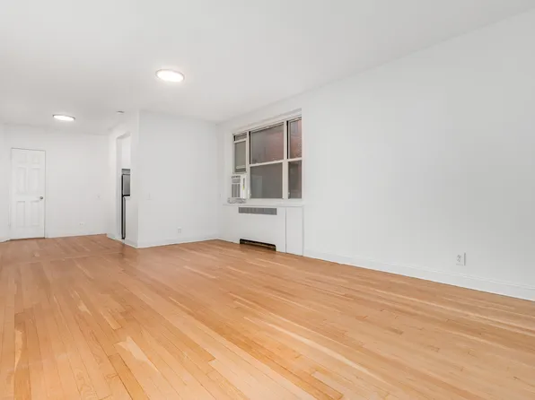 360 West 55th Street image 1 of 15
