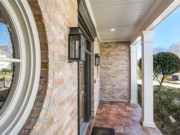 4th image of 19 Pinehurst Dr