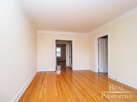2nd image of 1125 W Oakdale Ave APT 3B