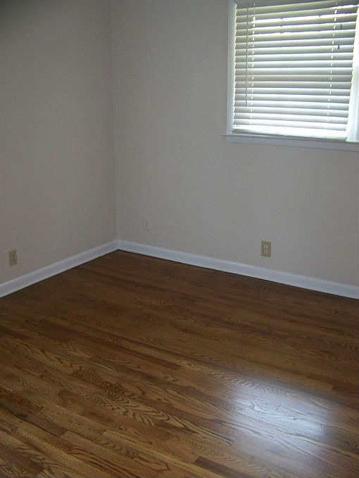 1st image of 948 Parkstone Dr